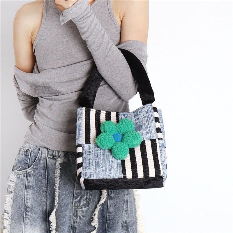 撞色花朵手拎包小众设计拼接牛仔秋冬F新品大容量菜篮子斜挎水桶,箱包皮具/热销女包/男包,水桶包,淘宝优惠券,粉丝福利购,淘宝优惠卷