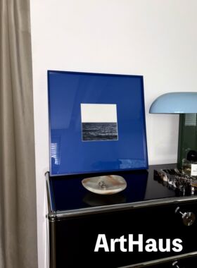ArtHaus蓝色海面文艺风极简摄影装饰画包豪斯氛围感卧室书房挂画A