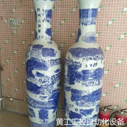 议价清花磁大花瓶一对,有一米八高,30多公分直径议价