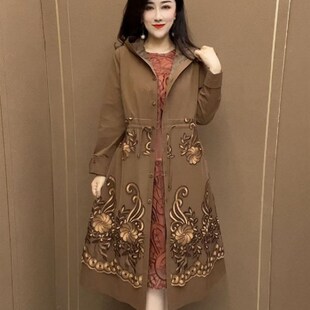 春秋季收腰大衣女士外套中年妈妈装连帽显瘦宽松刺绣中长款风衣