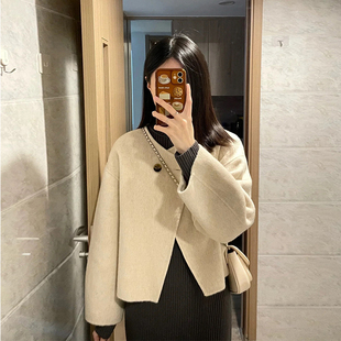 高级设计感米杏色短款呢子大衣女秋冬新款小个子百搭显高毛呢外套