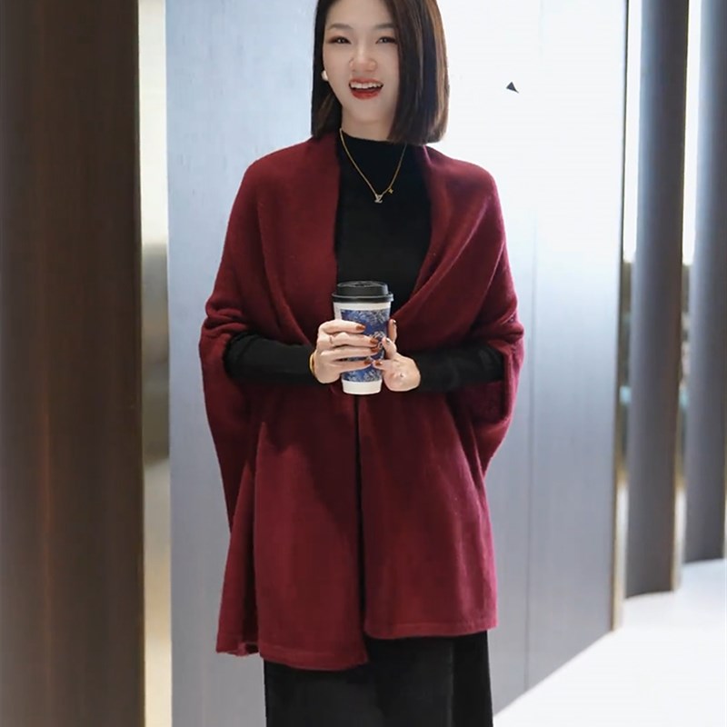高级感羊毛酒红色披肩女外搭2025新款时尚气质纯色开衫外套针织衫
