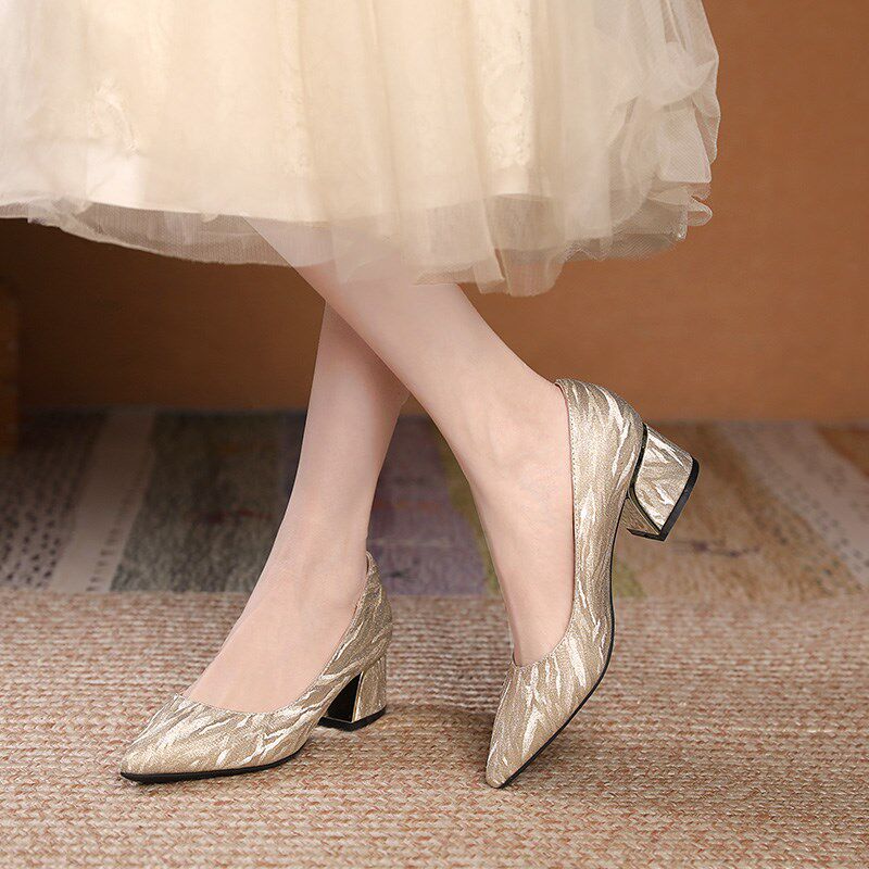 新娘婚鞋配礼服金色粗跟婚礼尖头香槟色高跟鞋银色小码单鞋女33
