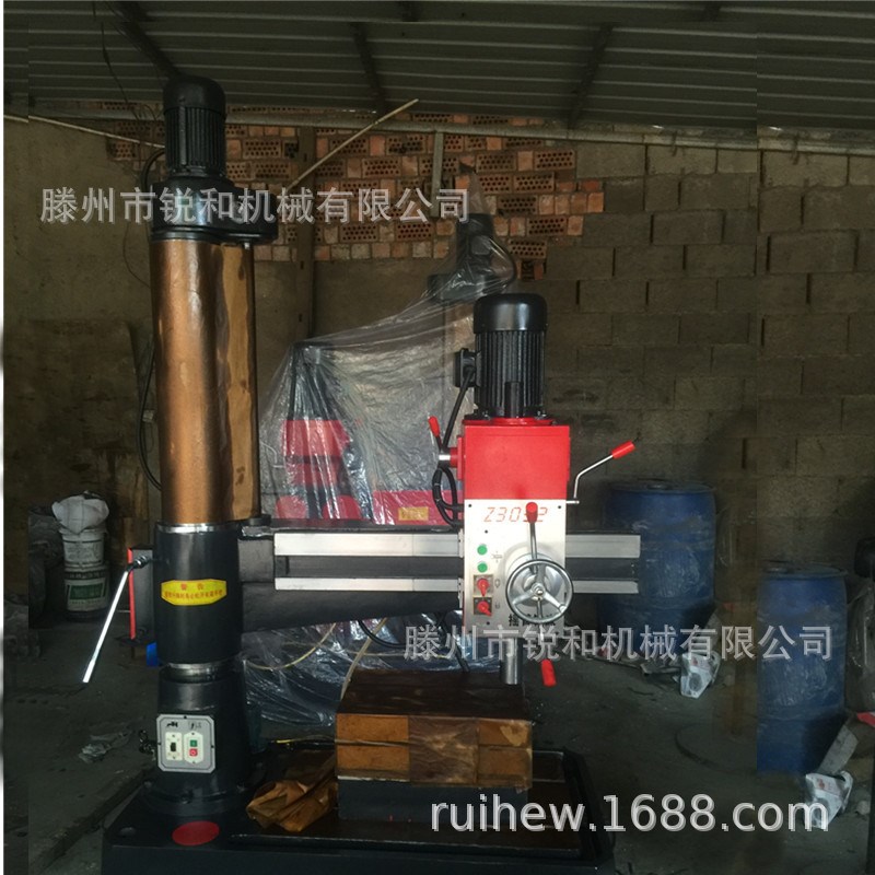 沈阳中捷摇臂钻床z3032摇臂钻床 多孔钻床铸铁机床身工业台钻现货
