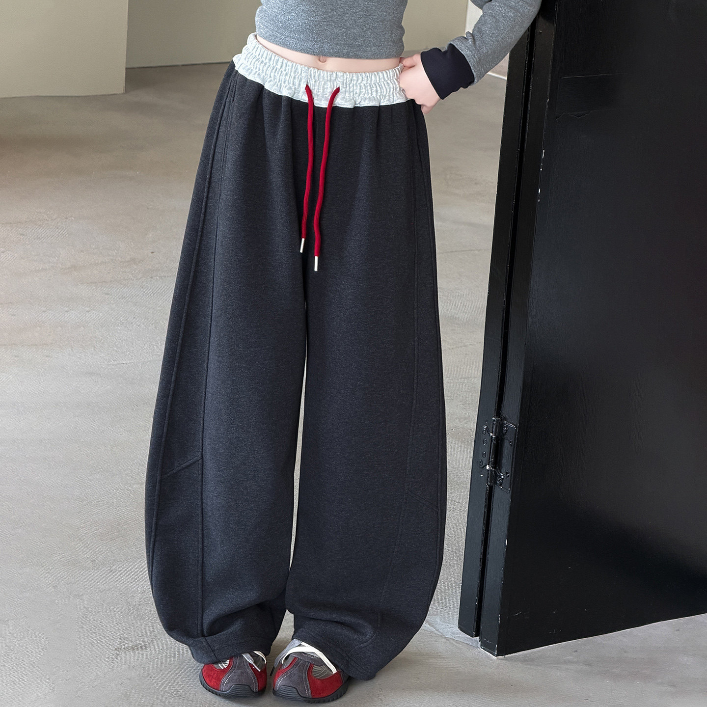 女童裤子秋装2026新款撞色儿童卫裤中大童阔腿裤小女孩休闲运动裤