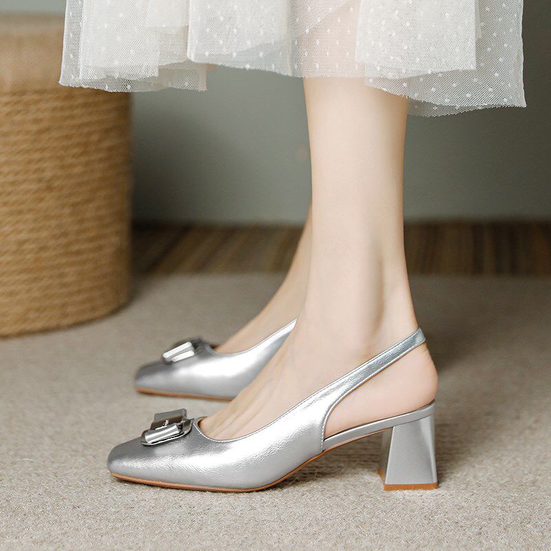银色粗跟方头包头高跟中跟5厘米凉鞋女一字带2024夏季新款软单鞋