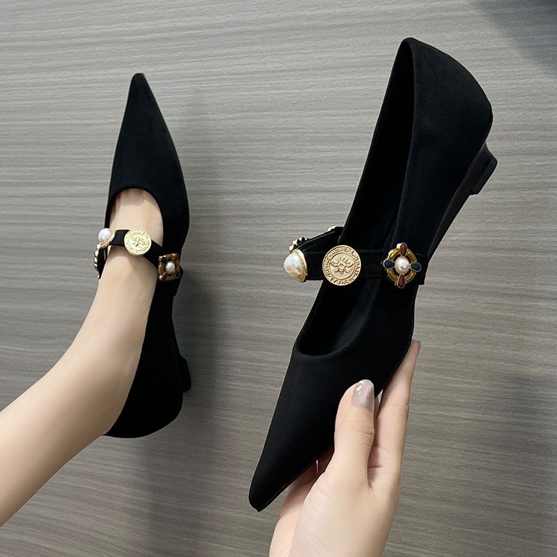 尖头职业黑色高跟鞋女粗q跟2024年冬季新款法式浅口一字带平底单