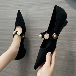 尖头职业黑色高跟鞋女粗q跟2024年冬季新款法式浅口一字带平底单