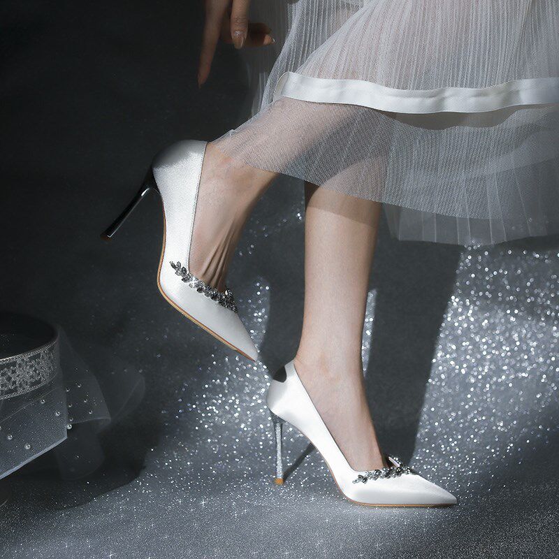 法式高跟鞋女2024新款水钻银白色细跟设计感P小众单鞋婚鞋不累脚