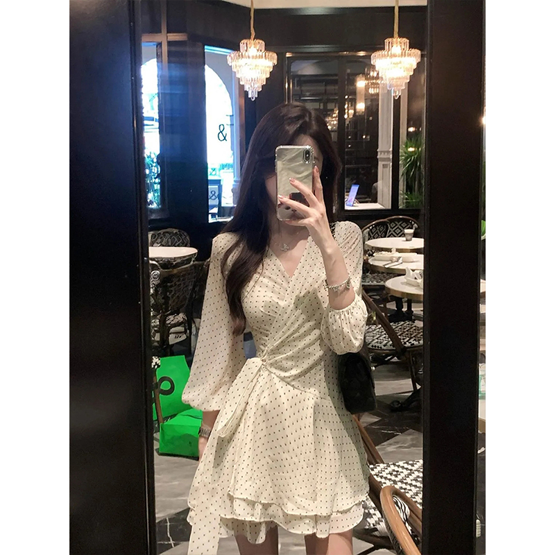 波点甜岛 2025新款秋装波点短裙性感纯欲气质设计感收腰连衣裙女