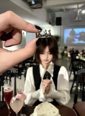 暗黑金属风王冠戒指拍照出片
