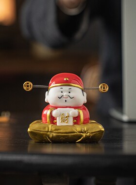 创意陶瓷可爱小财神摆件招财办公室桌面解压装饰品车载中控台摆设