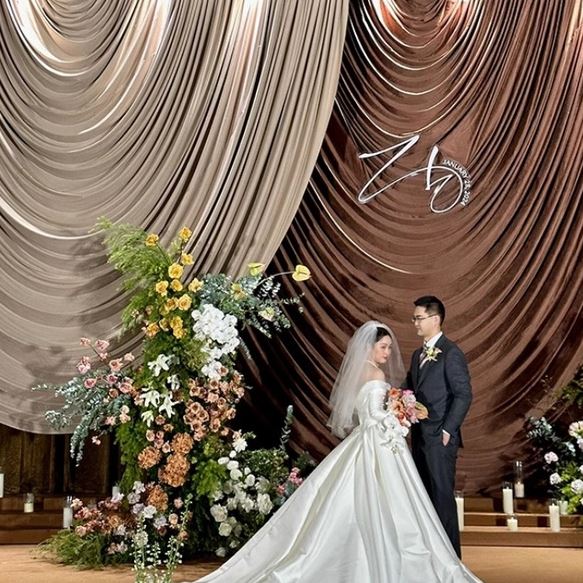 婚庆大帘头背景布幔舞台弧形幔幕布婚礼宴会装饰打底布舞台波浪背