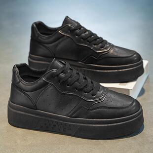 极速皮面厚底男鞋全黑色休闲板鞋男款2026新款厨房鞋子男增高防滑