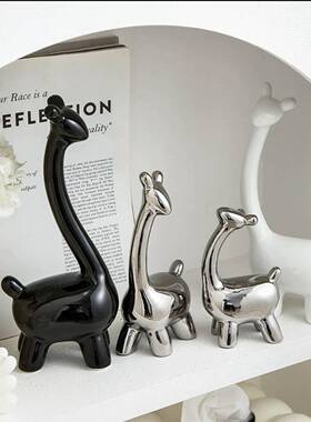 一款三口之家的小鹿家居饰品易接近豪华高端小众客厅电视柜酒柜装