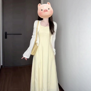 夏季2026年多巴胺穿搭一整套黄色吊带连衣裙子女早春漂亮减龄套装