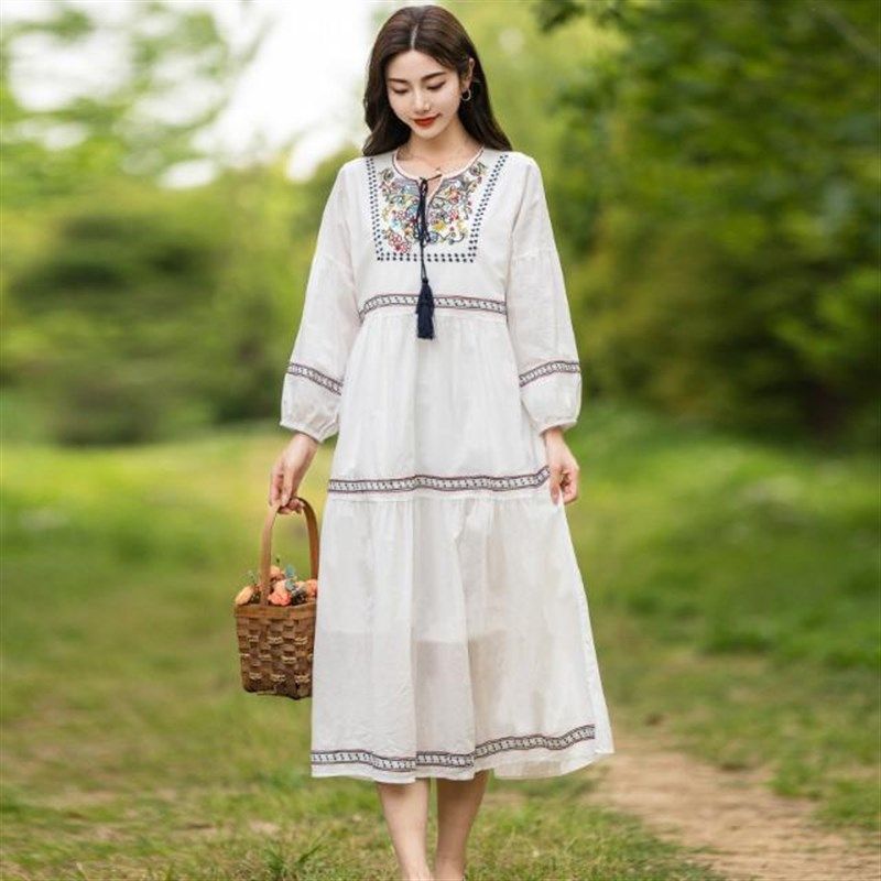 民族风刺绣连衣裙女2024新款夏季宽松显瘦气质长袖棉麻中长款裙子
