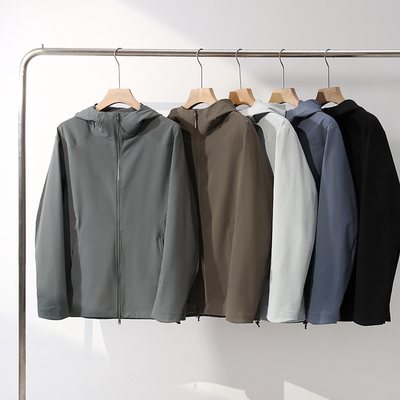 防风防泼水压胶软壳夹克外套