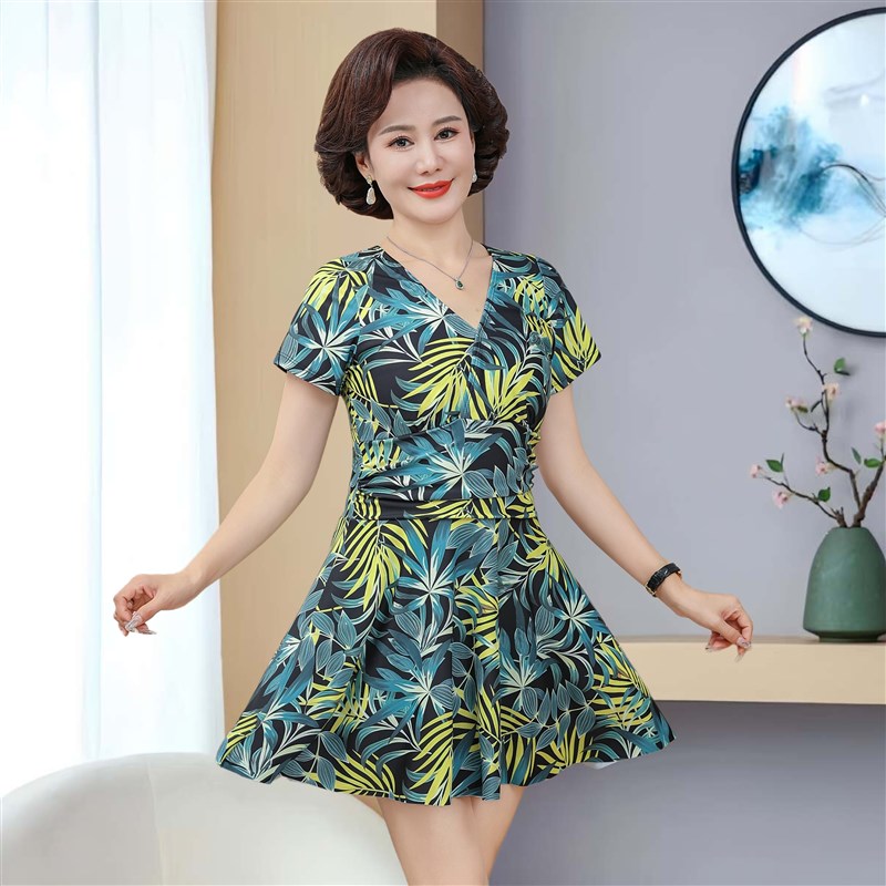 妈妈泳衣女2025年新款泡温泉y中老年保守遮肚炫彩分体平角大码泳