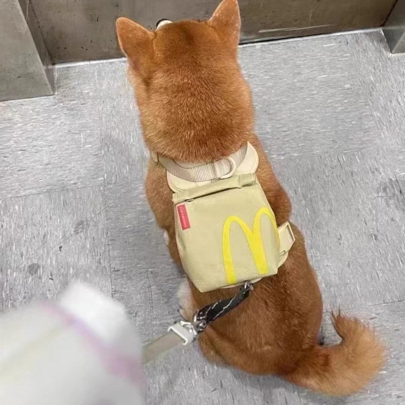 柯基狗狗牵引绳法斗汉堡背包中小型犬专用薯条书包遛狗外出胸背