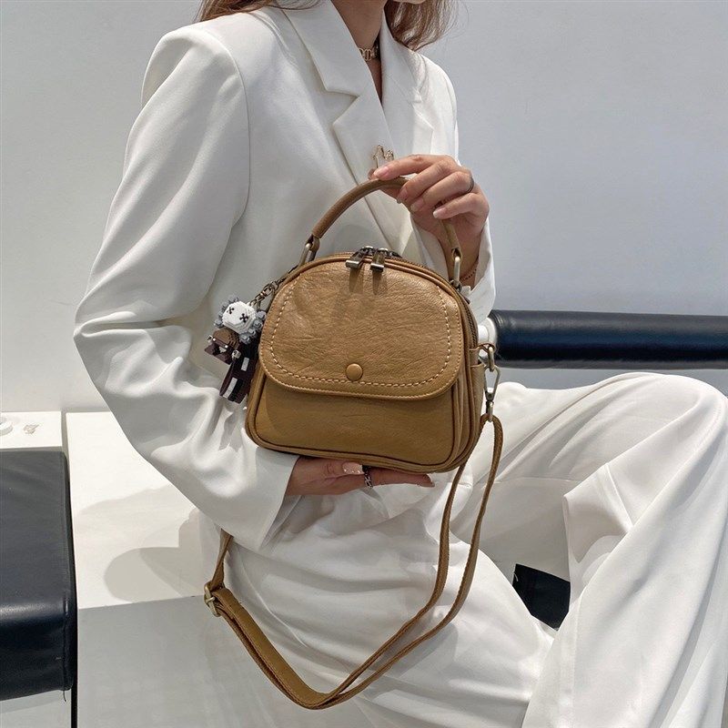 质感软皮轻便斜挎包女2023新款夏季百搭包包休闲多隔层手提包小包