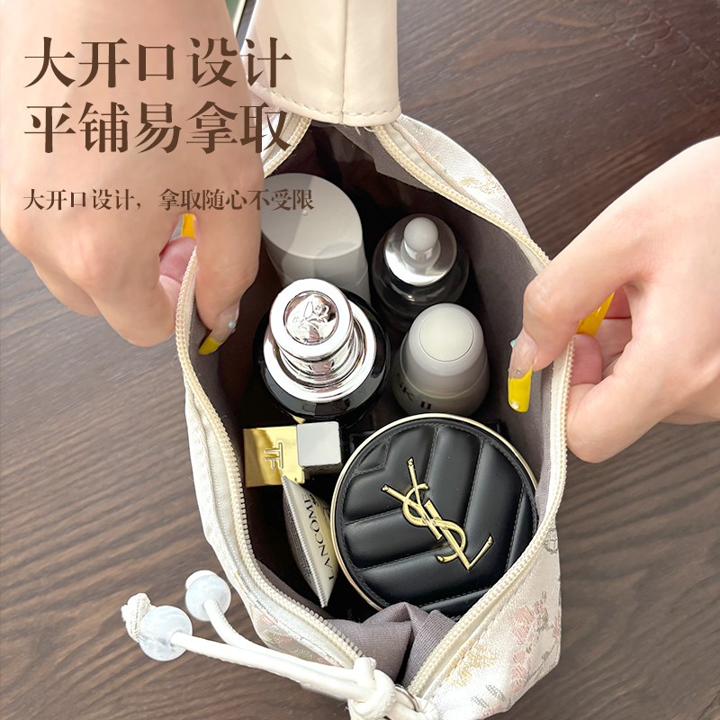 新中式化妆包女2024新款便捷式大容量化妆品收纳包旅行洗漱手提包