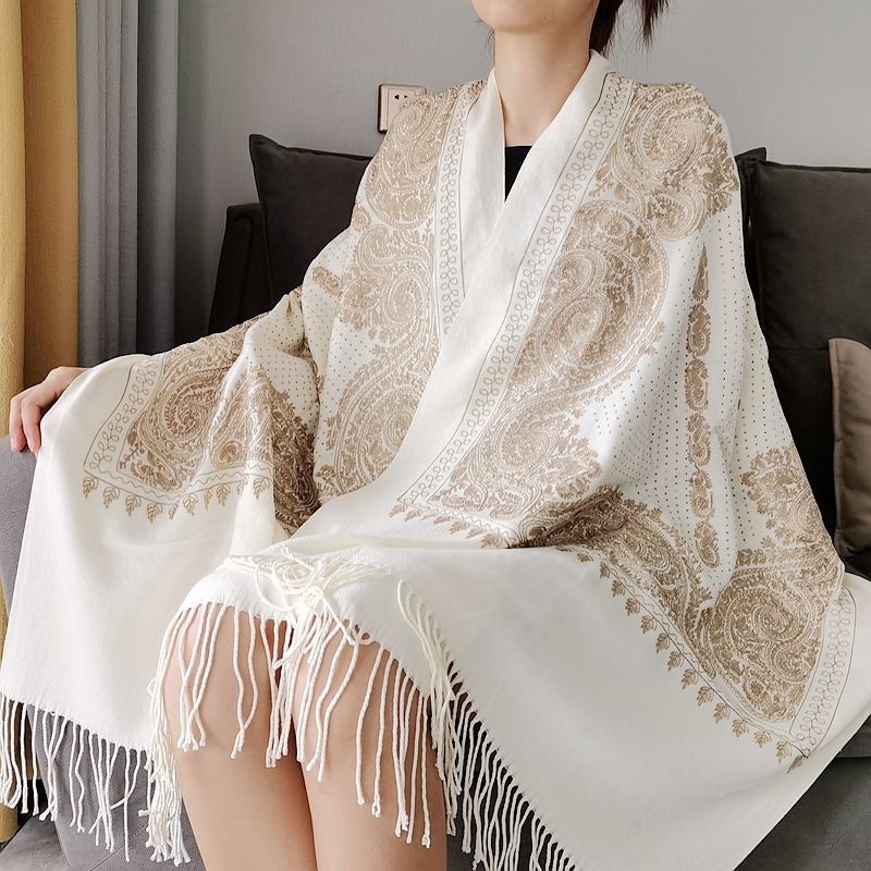 民族风披肩高档刺绣镶钻围巾女秋冬保暖加厚超大长巾新疆云南旅游