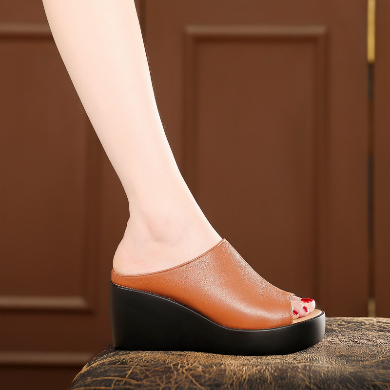 2021新款真皮厚底坡跟拖鞋女外穿舒适软底凉拖松糕鱼嘴一字拖凉鞋