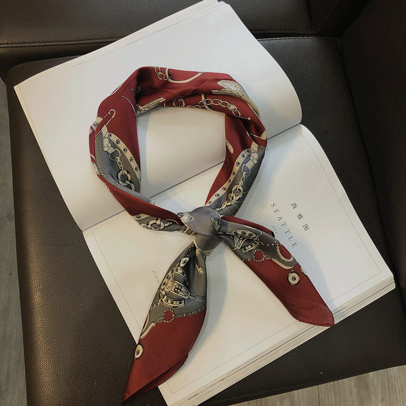 韩国同步新款时尚复古马车花纹小方巾丝巾女百搭工装职业围巾领巾