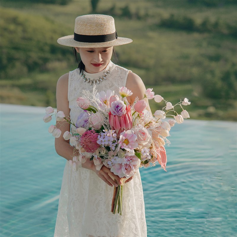 自然义婚礼室内餐厅绢花花卉仿真新娘手捧花家居软装摆设