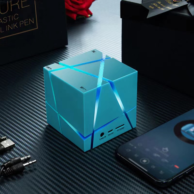 魔方蓝牙音箱低音炮迷你便携式七彩灯无线插卡小音响创意生日礼品