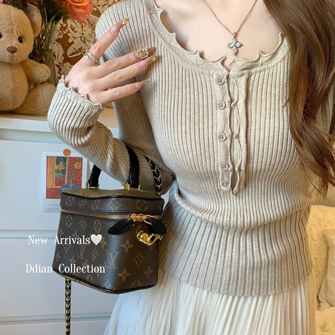 法式木耳边低圆领纽扣长袖针织衫女秋冬季修身内搭毛衣打底衫上衣