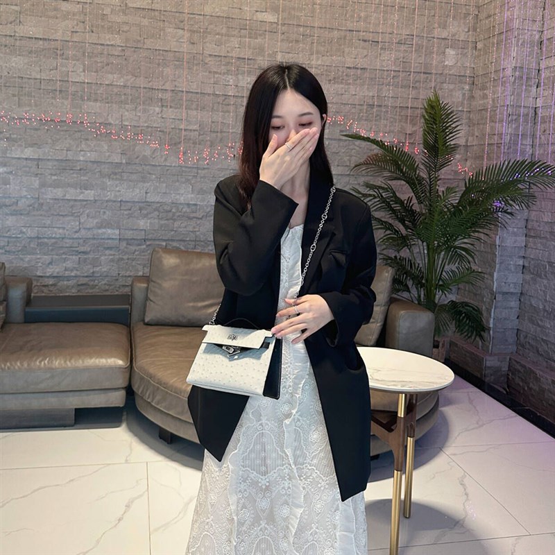鸵鸟纹一代包包女l高级感黑白撞色手提包单肩斜挎猪鼻子链条包