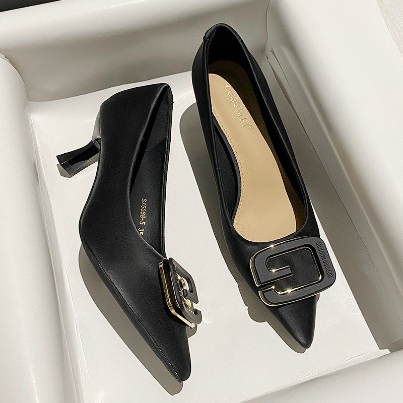 黑色尖头细跟高跟鞋女2025x年春秋新款气质金属扣百搭通勤软皮单