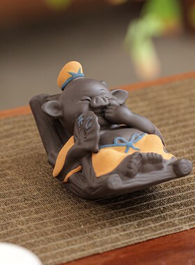 创意摇摇猪小摆件家居客厅茶室桌面动物茶宠办公桌解压陶瓷工艺品