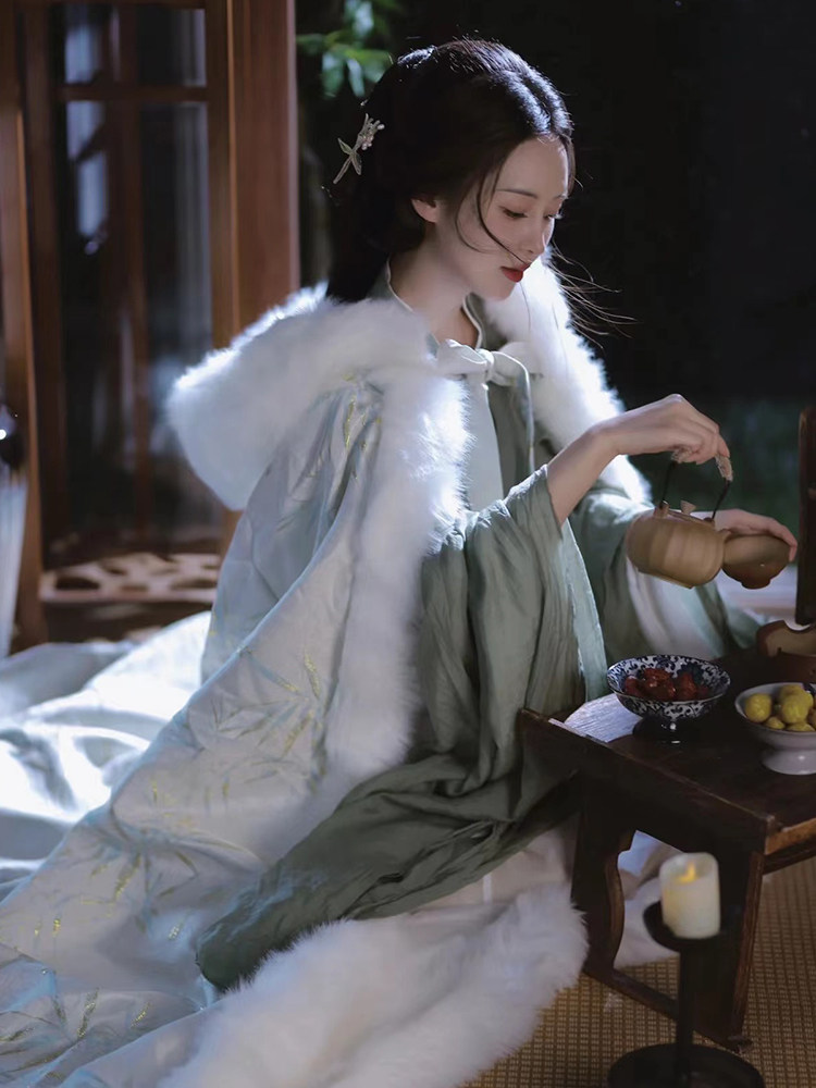 西洛前汉代冬季女式连帽斗篷新款丝绒加厚超仙保暖斗篷,可X穿日常