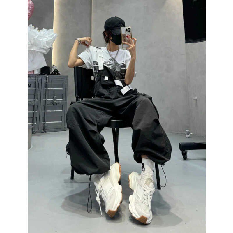 2024夏季甜酷辣妹风肩v带设计薄款休闲时尚工装裤背带裤女潮,女装/女士精品,休闲裤,淘宝优惠券,粉丝福利购,淘宝优惠卷