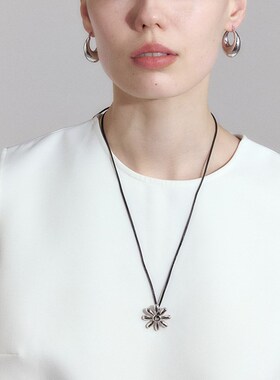 DINN DINN DESIGN繁花系列趣味花花皮绳项链轻奢小众设计感配饰女