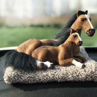 2024新款汽车饰品摆件马竹炭包男士车内汗血俊马中控台车上装饰品