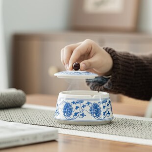 陶瓷烟灰缸高级感带盖家用客厅防灰飞缸办公室摆件高端Z大气上档