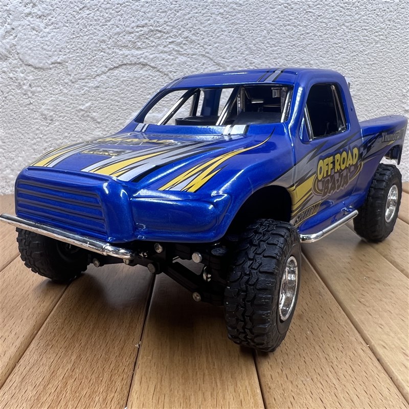 1:24大脚车越野车合金汽车模型摆件皮卡场景摆设