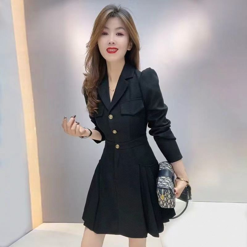大码女装气质通勤黑色连衣裙春秋新款西装领遮肉显瘦小个子百褶裙