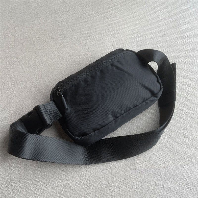 外贸新款黑色休闲腰包轻便瑜伽健身胸包户外运动中性斜挎包多功能,箱包皮具/热销女包/男包,胸包,淘宝优惠券,粉丝福利购,淘宝优惠卷