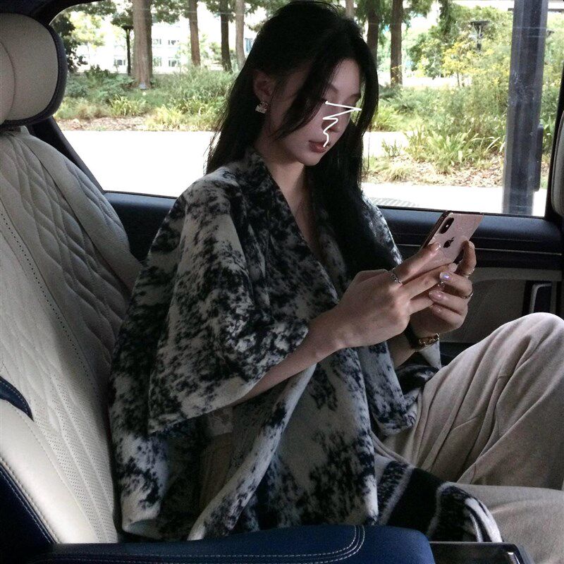 复古英伦风围巾冬季新款女高级感条纹加厚保暖针织斗篷外套披肩