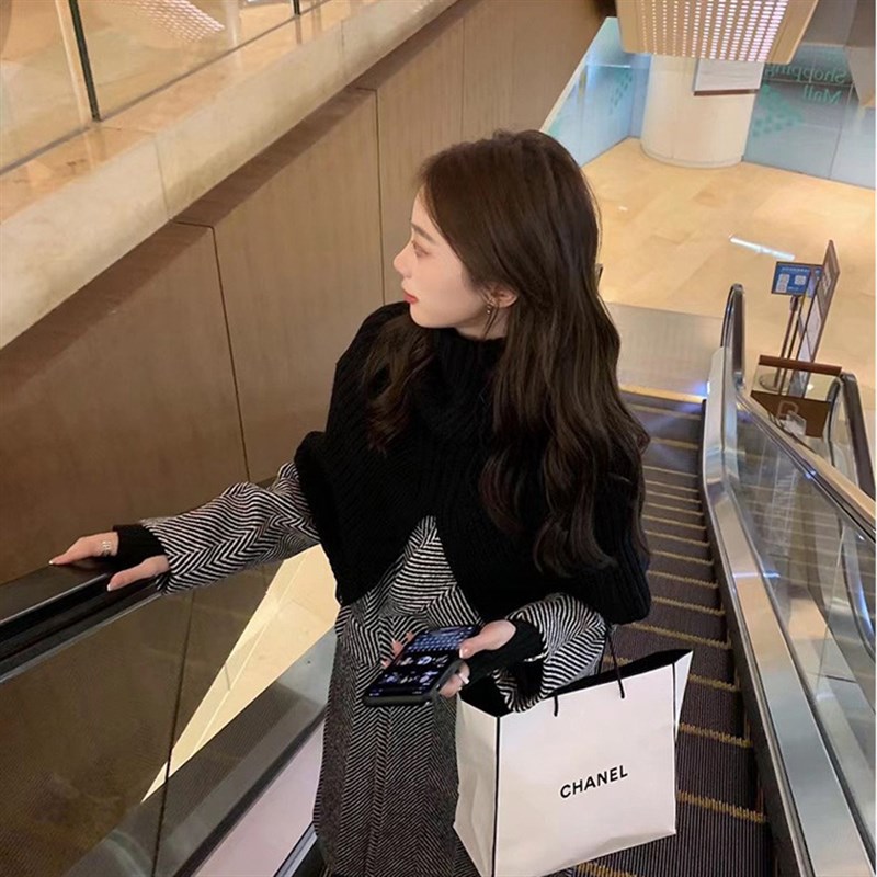 围巾女秋冬新款时尚外搭套头围脖纯色百搭护颈脖套针织毛线披肩