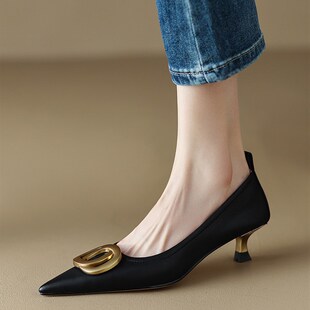 尖头单鞋女春秋法式金属扣猫跟小跟四季工作鞋通勤细跟黑色高跟鞋