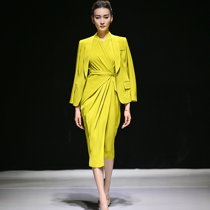 绝色2025春季新款不规则设计高级感穿搭绑带无袖礼服女装连衣裙