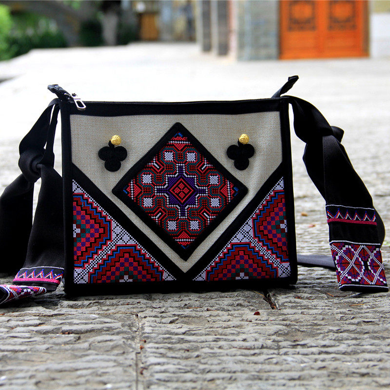 云南民族风绣花包特色刺绣女方形包旅游休闲包帆布百搭方布艺挎包