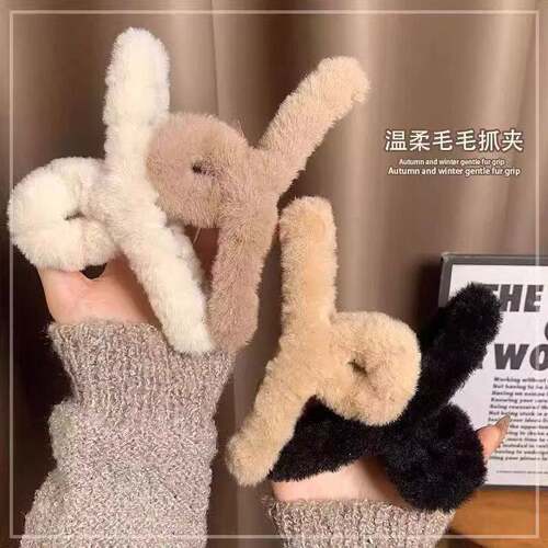 级感超大号毛绒发夹女新款后脑勺抓夹秋冬毛毛鲨鱼夹子头饰