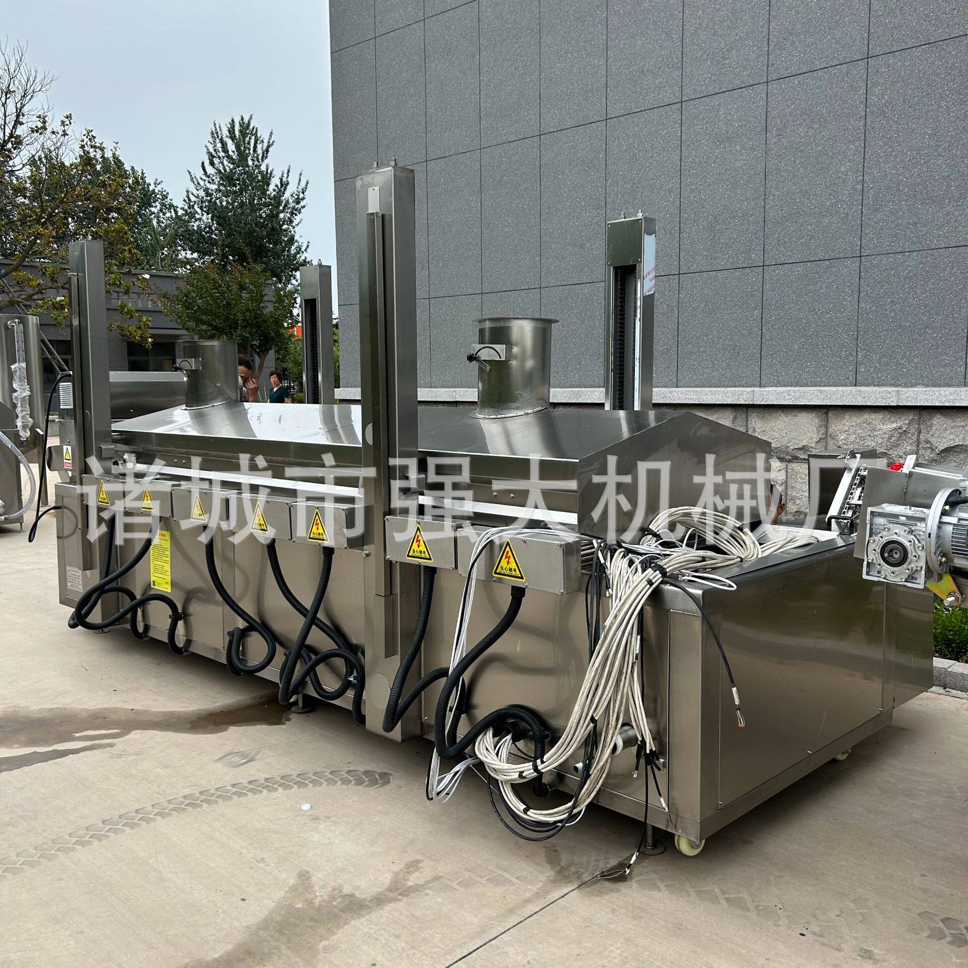 速冻薯条生产线 小型薯条加工设备 电加热全自动薯条油炸机